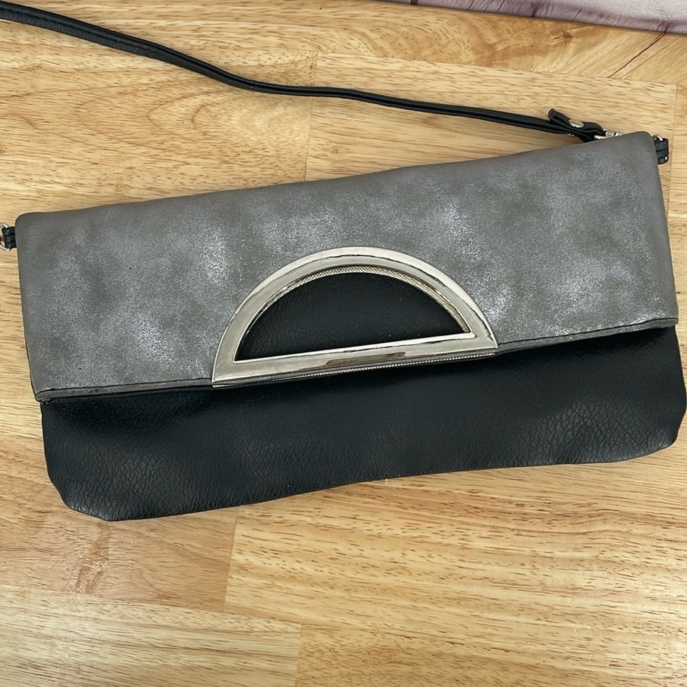 Beautiful Cato Shimmery EUC Clutch Crossbody Purse Bag Black Man Made Material